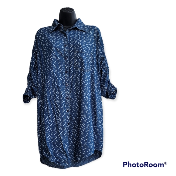 R N B (Rich & Beautiful Just Like You) Chambray Roll Tab Sleeve Dress 1X. - Picture 2 of 4